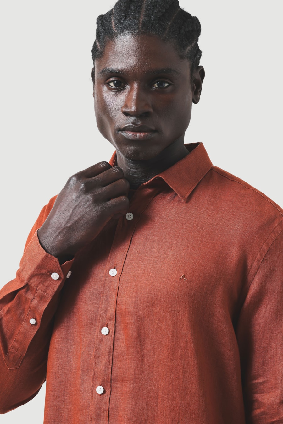 Camisa Manga Longa Slim em Linho Irlandês Canela — foto 3 de 7