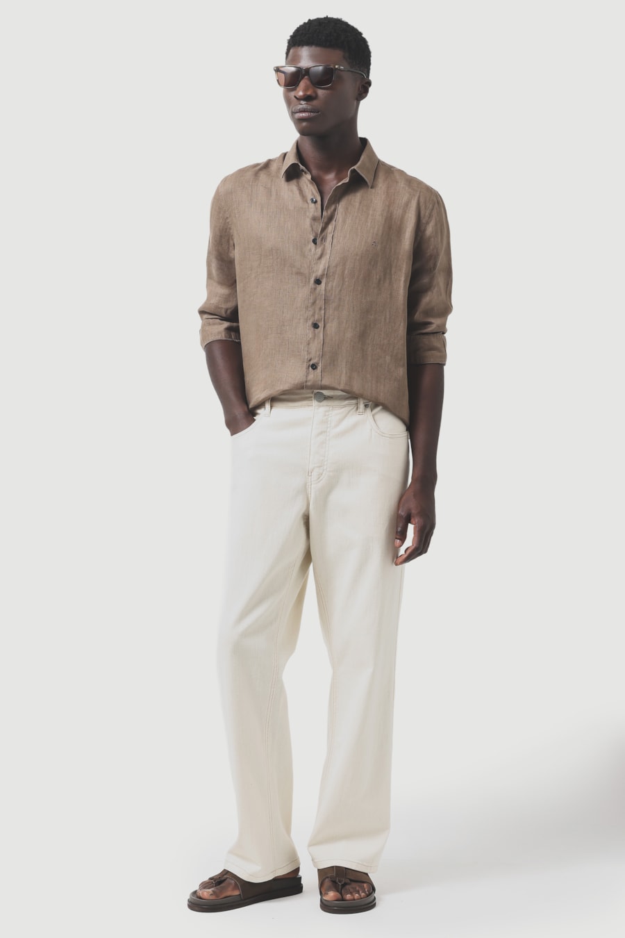 Camisa Manga Longa Slim em Linho Irlandês Fendi — foto 2 de 6