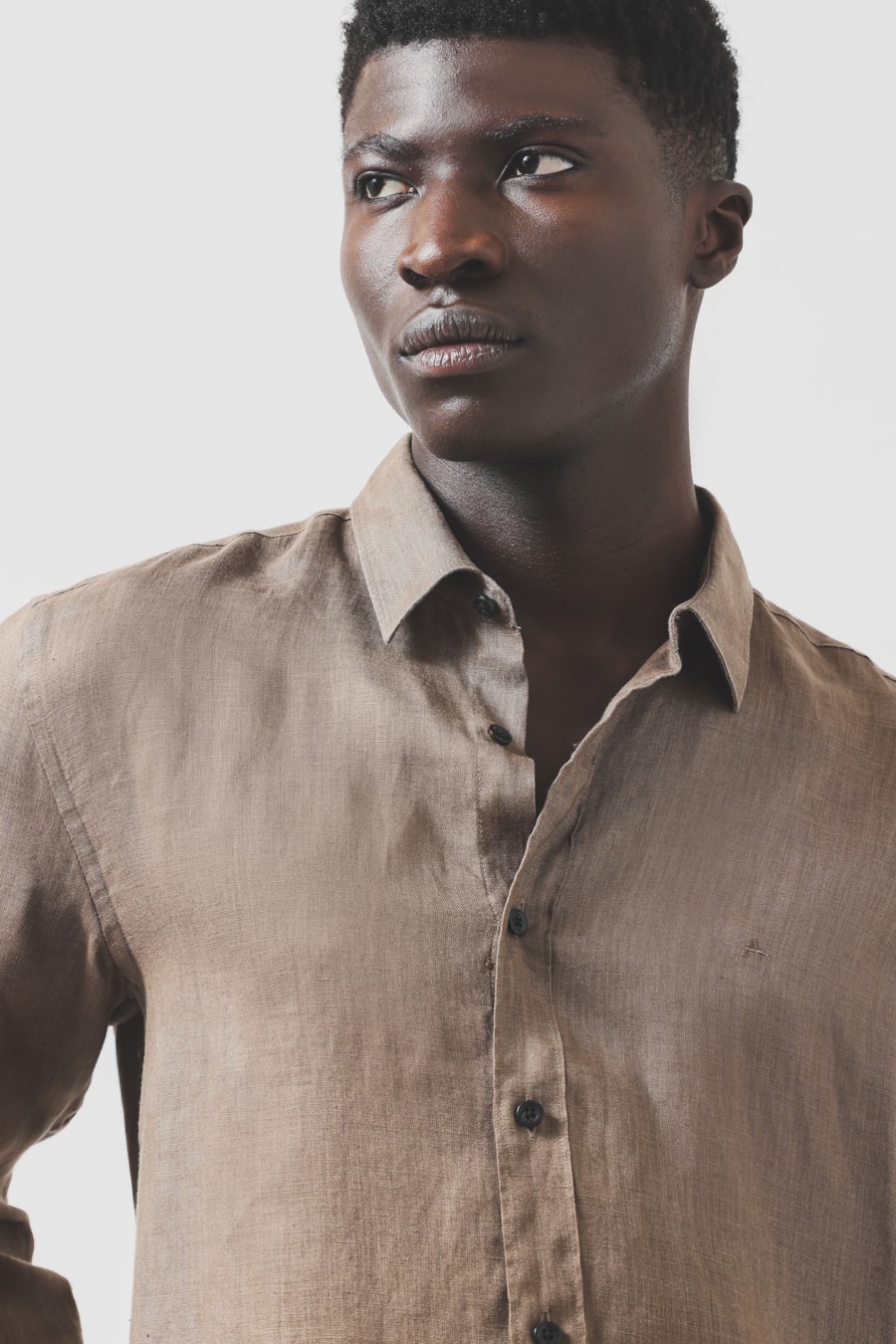 Camisa Manga Longa Slim em Linho Irlandês Fendi — foto 3 de 6