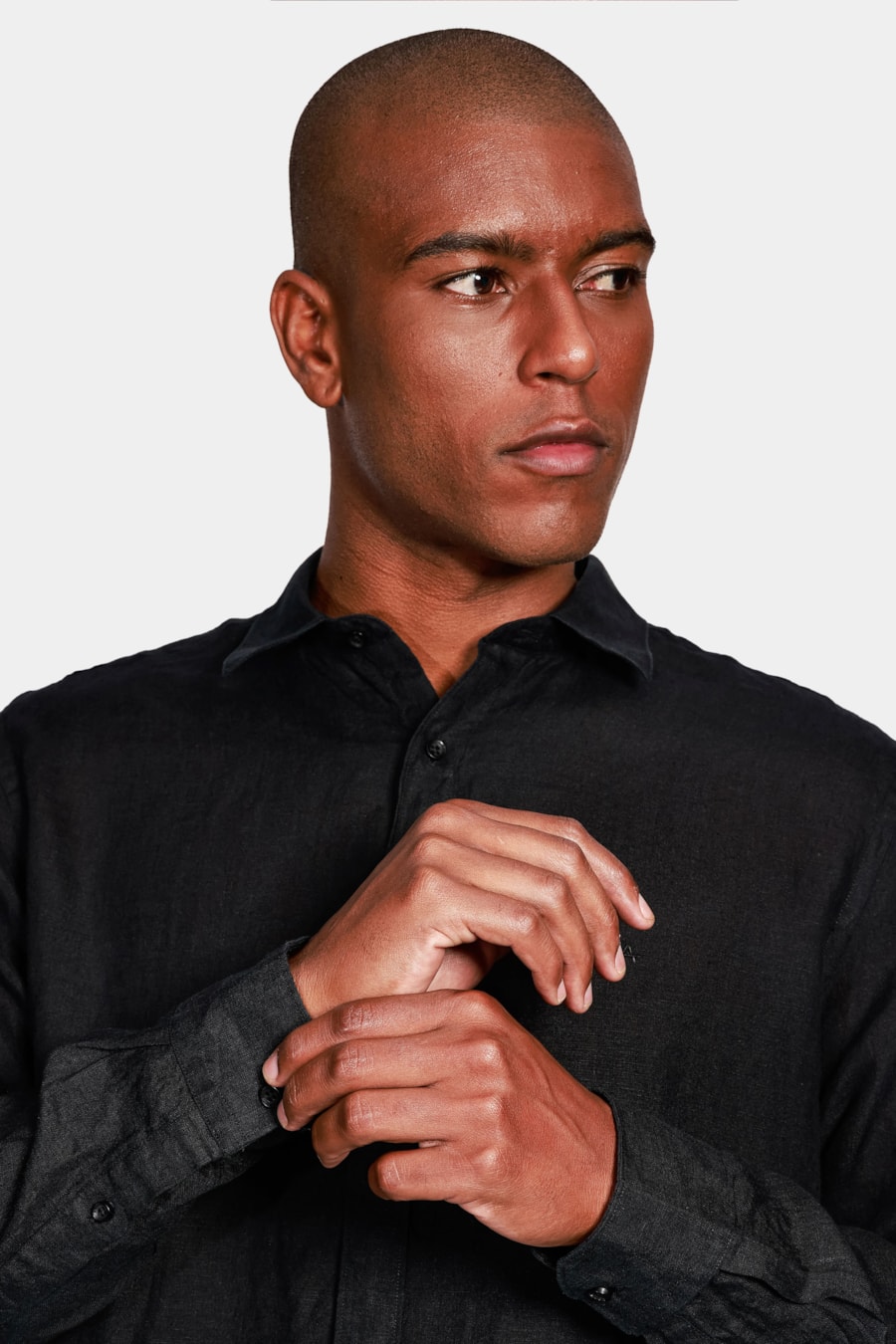 Camisa Manga Longa Slim em Linho Irlandês Preto — foto 3 de 5