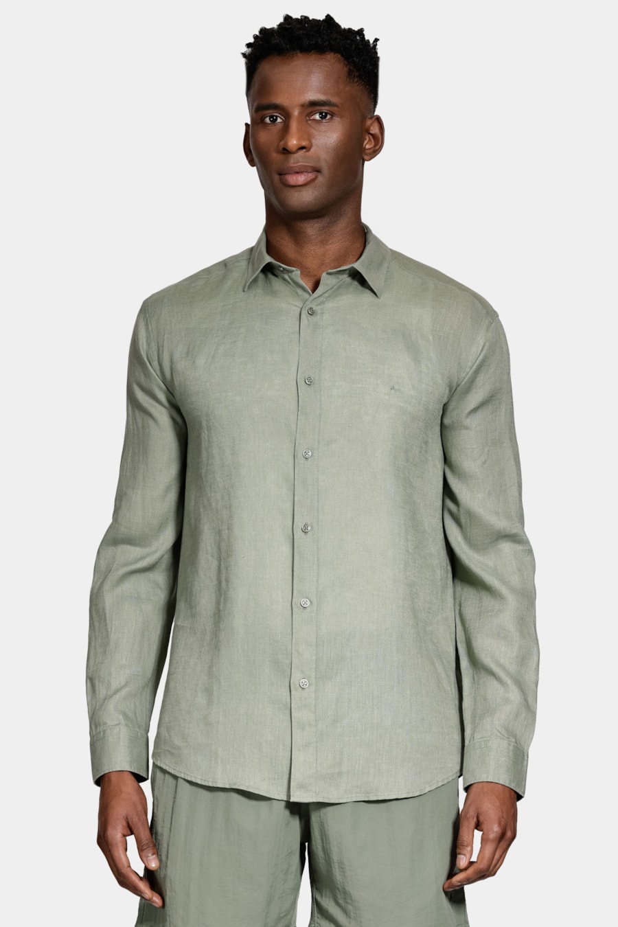 Camisa Manga Longa Slim em Linho Irlandês Verde Militar — foto 1 de 5