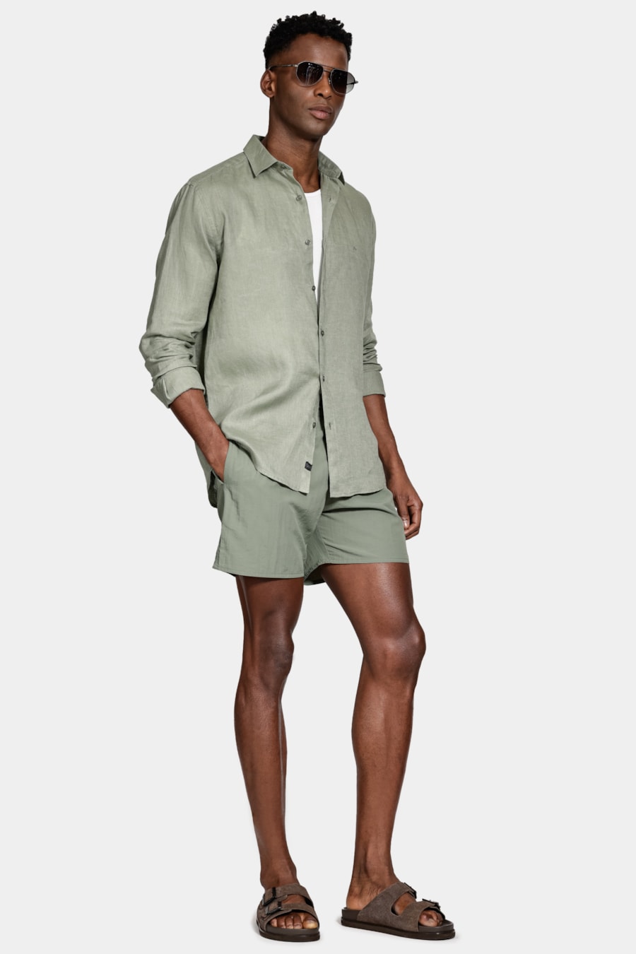 Camisa Manga Longa Slim em Linho Irlandês Verde Militar — foto 2 de 5