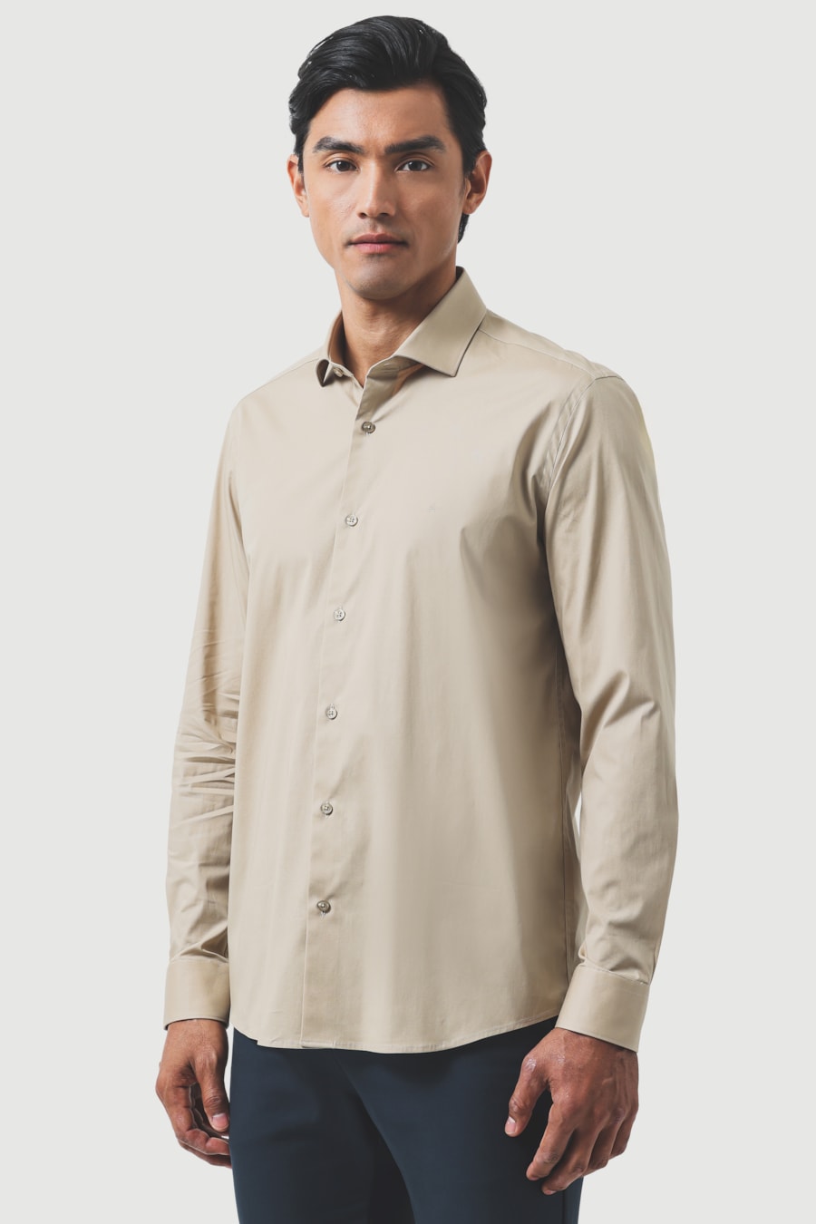 Camisa Manga Longa Slim em Tricoline Stretch Liso Areia — foto 1 de 6
