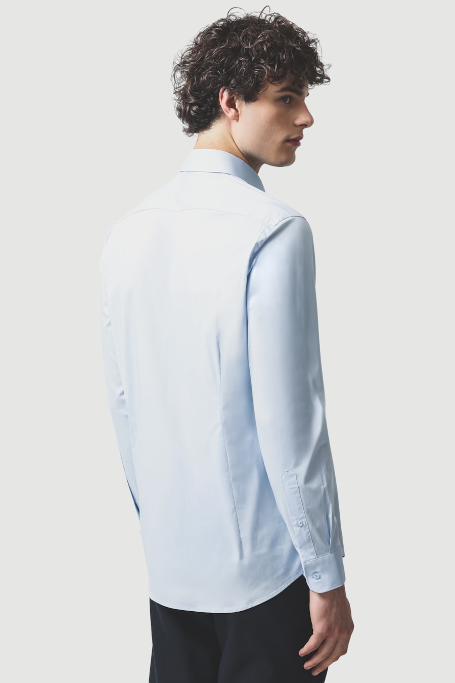 Camisa Manga Longa Slim em Tricoline Stretch Liso Azul Claro — foto 4 de 7