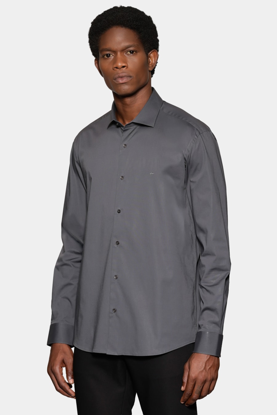 Camisa Manga Longa Slim em Tricoline Stretch Liso Grafite — foto 1 de 5
