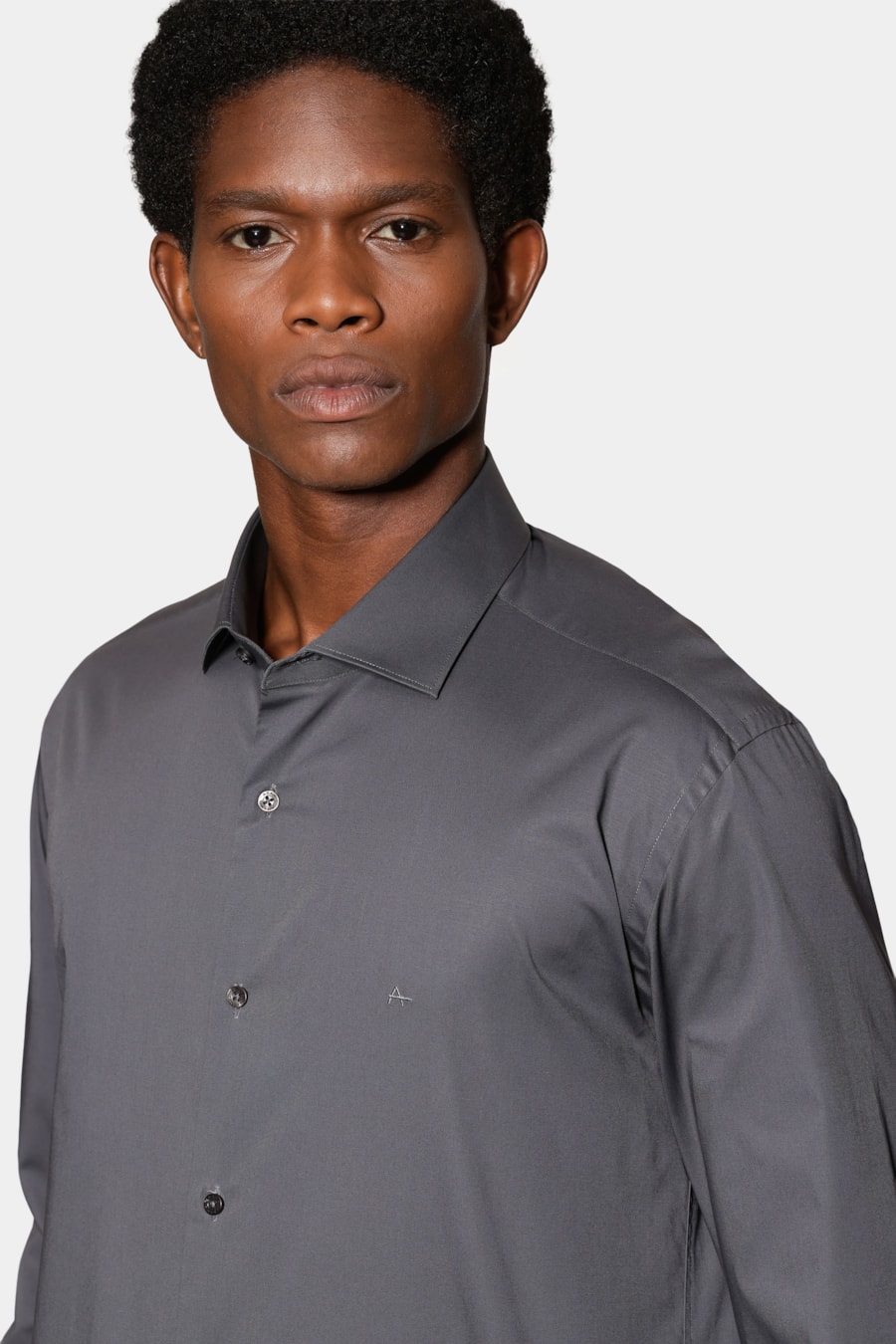 Camisa Manga Longa Slim em Tricoline Stretch Liso Grafite — foto 3 de 5