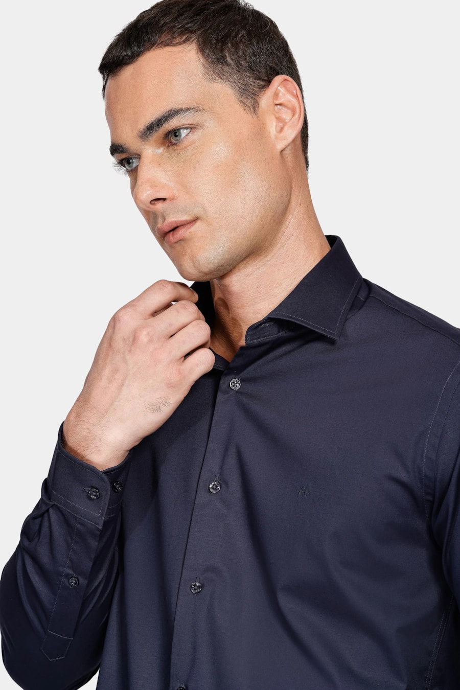 Camisa Manga Longa Slim em Tricoline Stretch Liso Marinho — foto 3 de 5