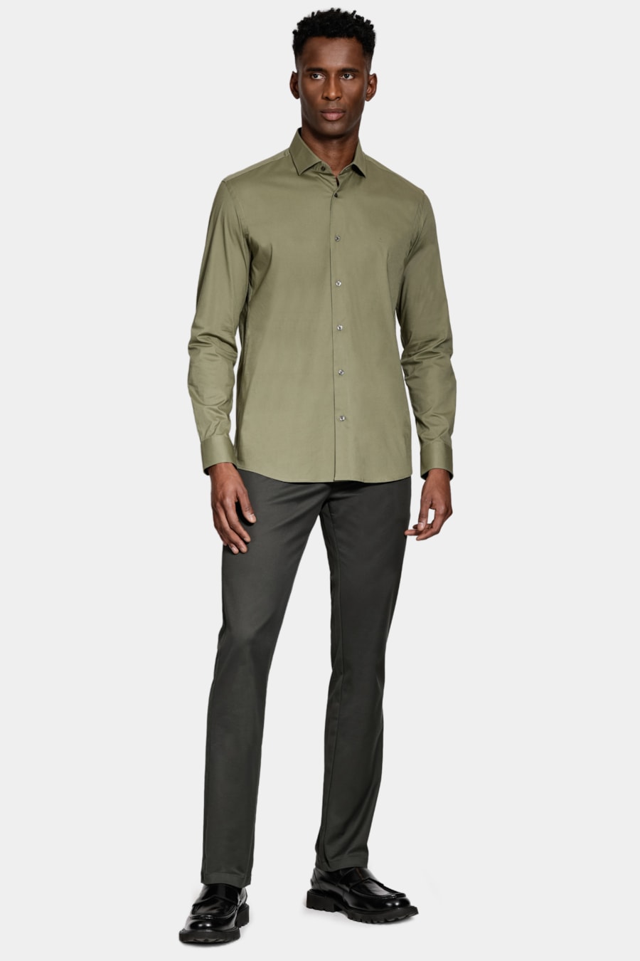 Camisa Manga Longa Slim em Tricoline Stretch Liso Verde Folha — foto 2 de 6