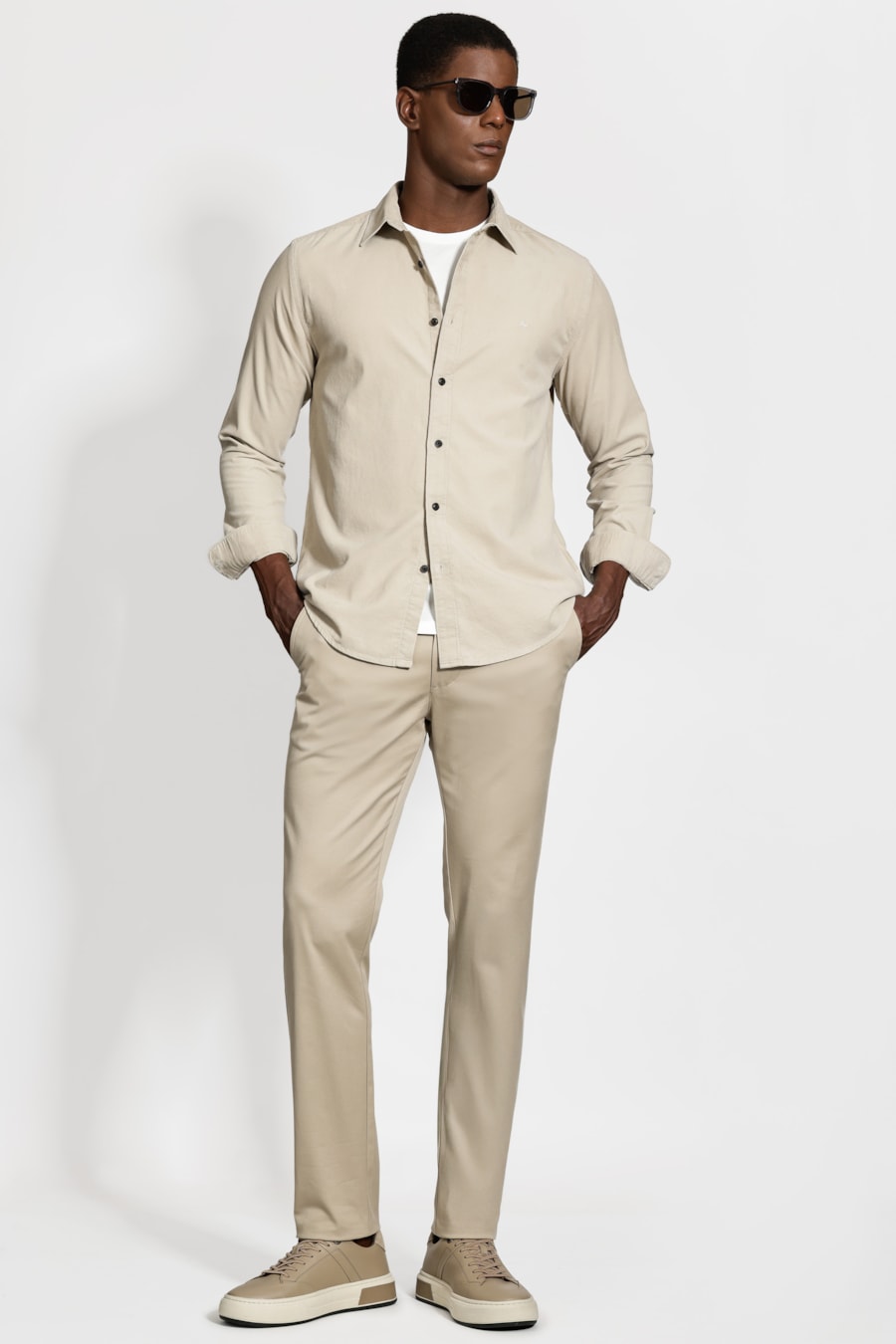 Camisa Manga Longa Slim em Veludo Cotelê Areia — foto 2 de 6