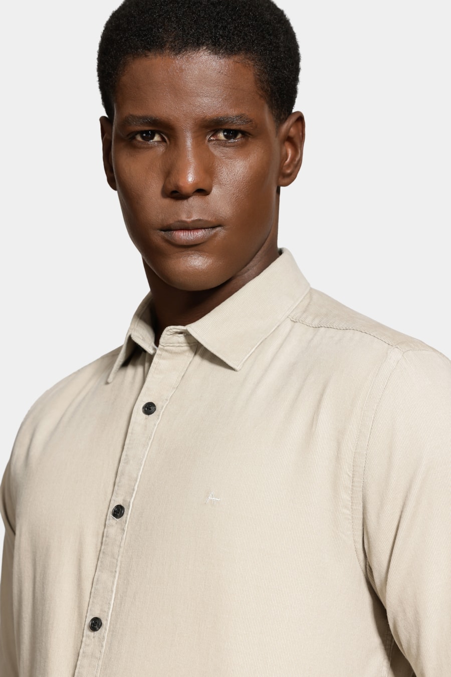Camisa Manga Longa Slim em Veludo Cotelê Areia — foto 3 de 6