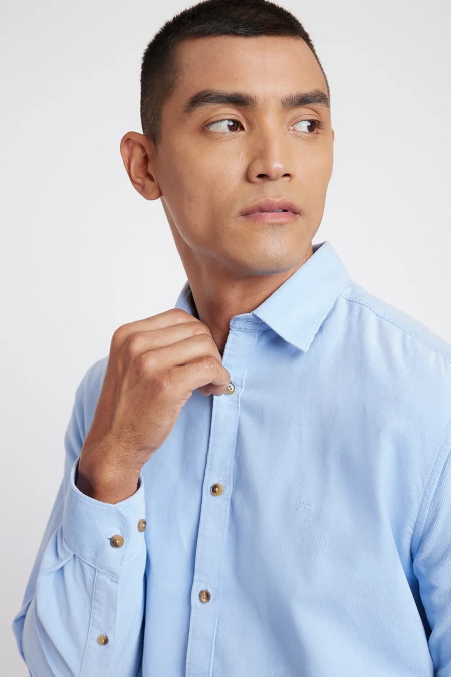 Camisa Manga Longa Slim em Veludo Cotelê Azul Claro — foto 3 de 5