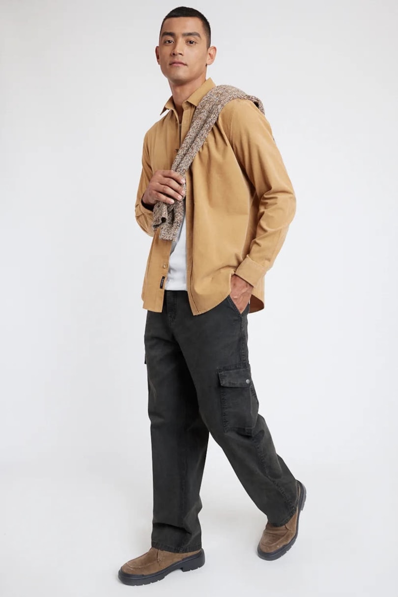 Camisa Manga Longa Slim em Veludo Cotelê Caramelo