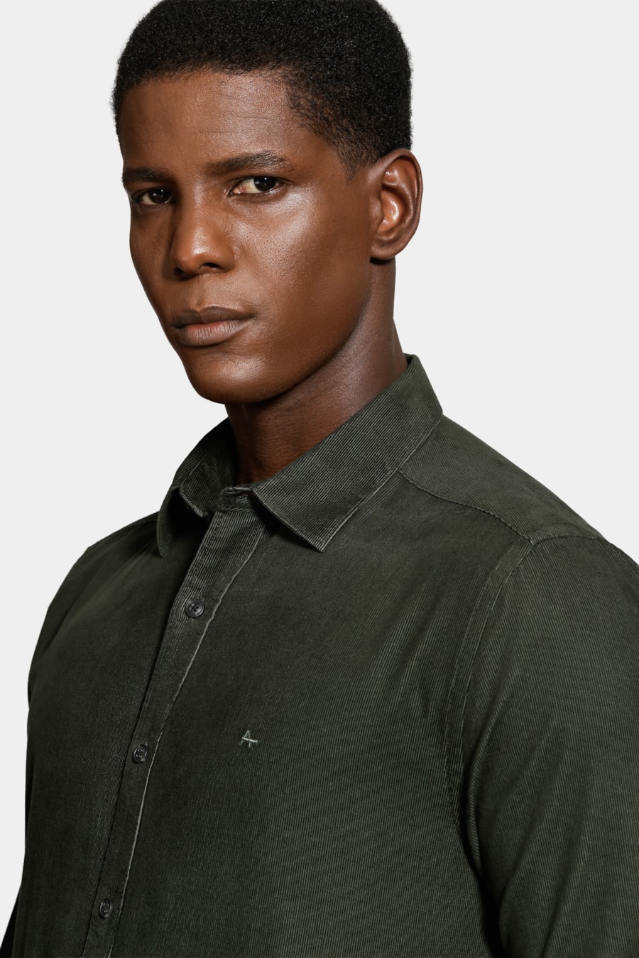 Camisa Manga Longa Slim em Veludo Cotelê Verde Oliva — foto 3 de 6
