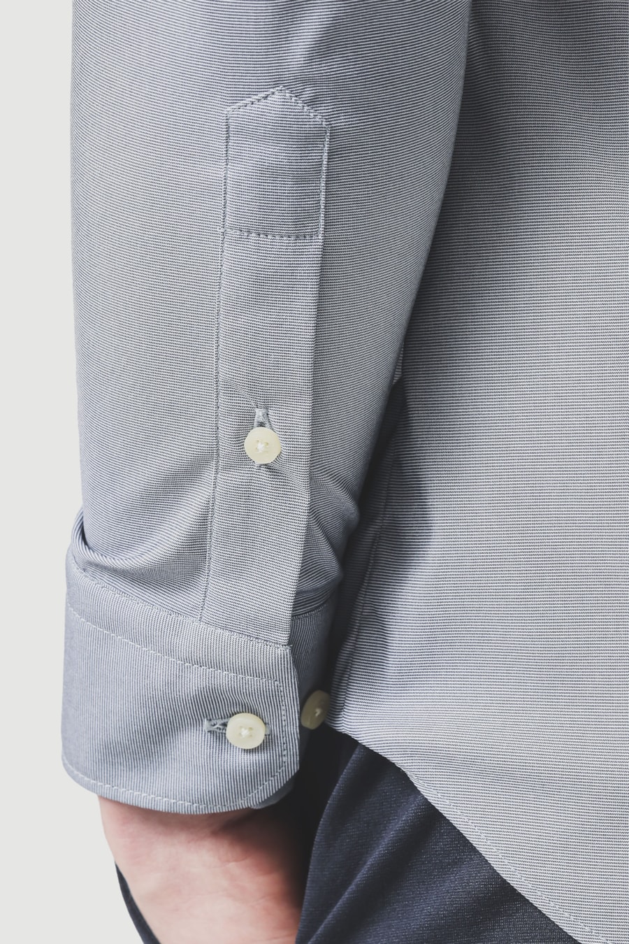 Camisa Manga Longa Slim Tech Flex Falso Liso Branco C/Marinho — foto 4 de 7