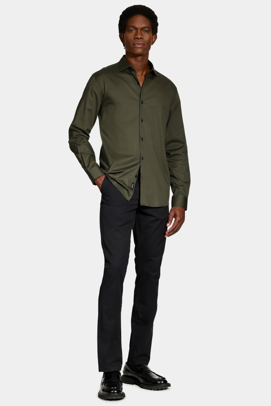 Camisa Manga Longa Slim Tricoline Stretch Verde Militar — foto 2 de 6