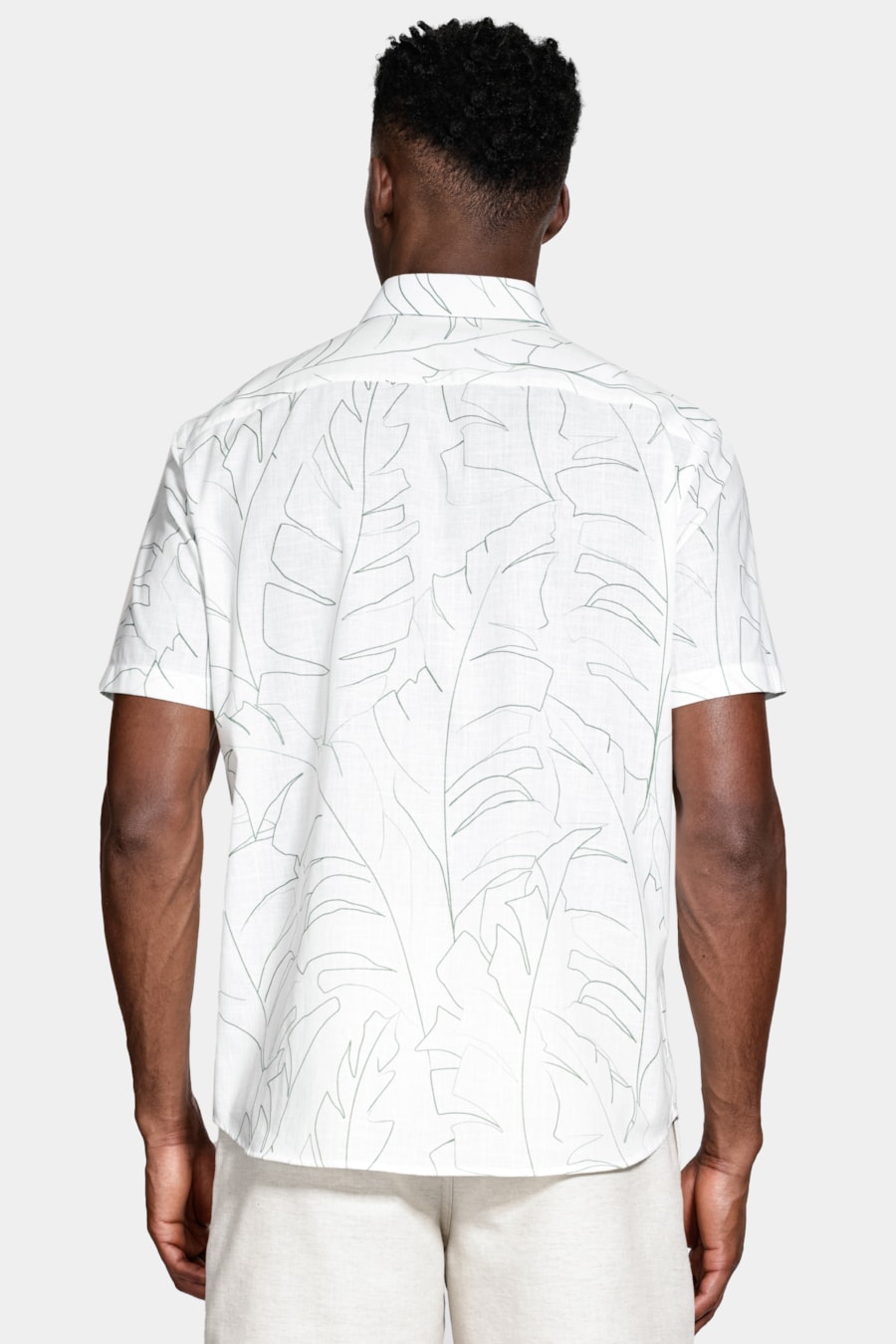 Camisa Regular Algodão Manga Curta Folhagem Branco C/Verde — foto 4 de 6
