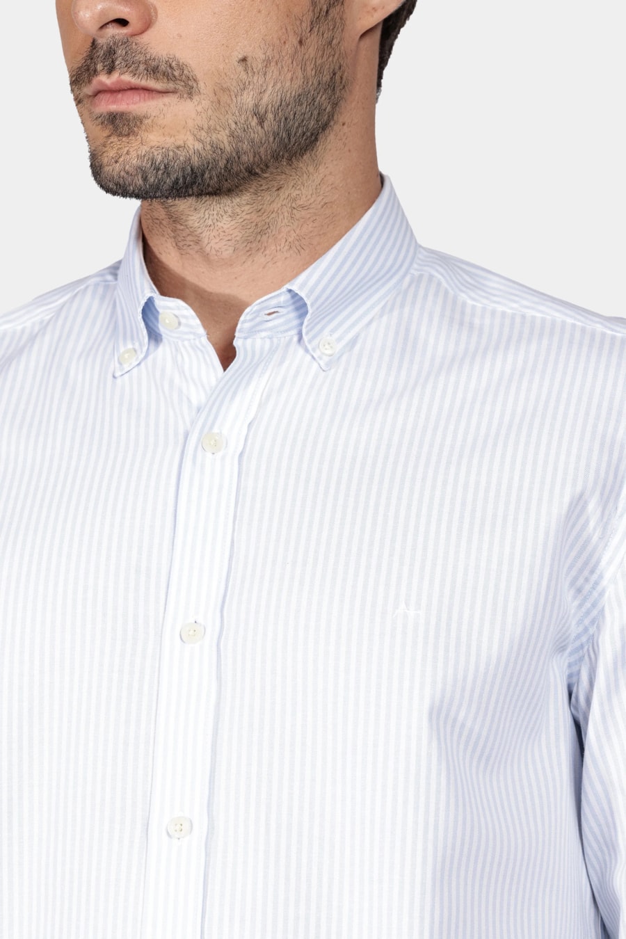 Camisa Regular Button Down Class Branco Com Azul Claro — foto 3 de 5