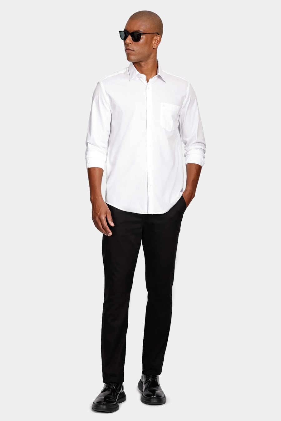 Camisa Regular em Tricoline Liso Com Bolso Branco — foto 2 de 3