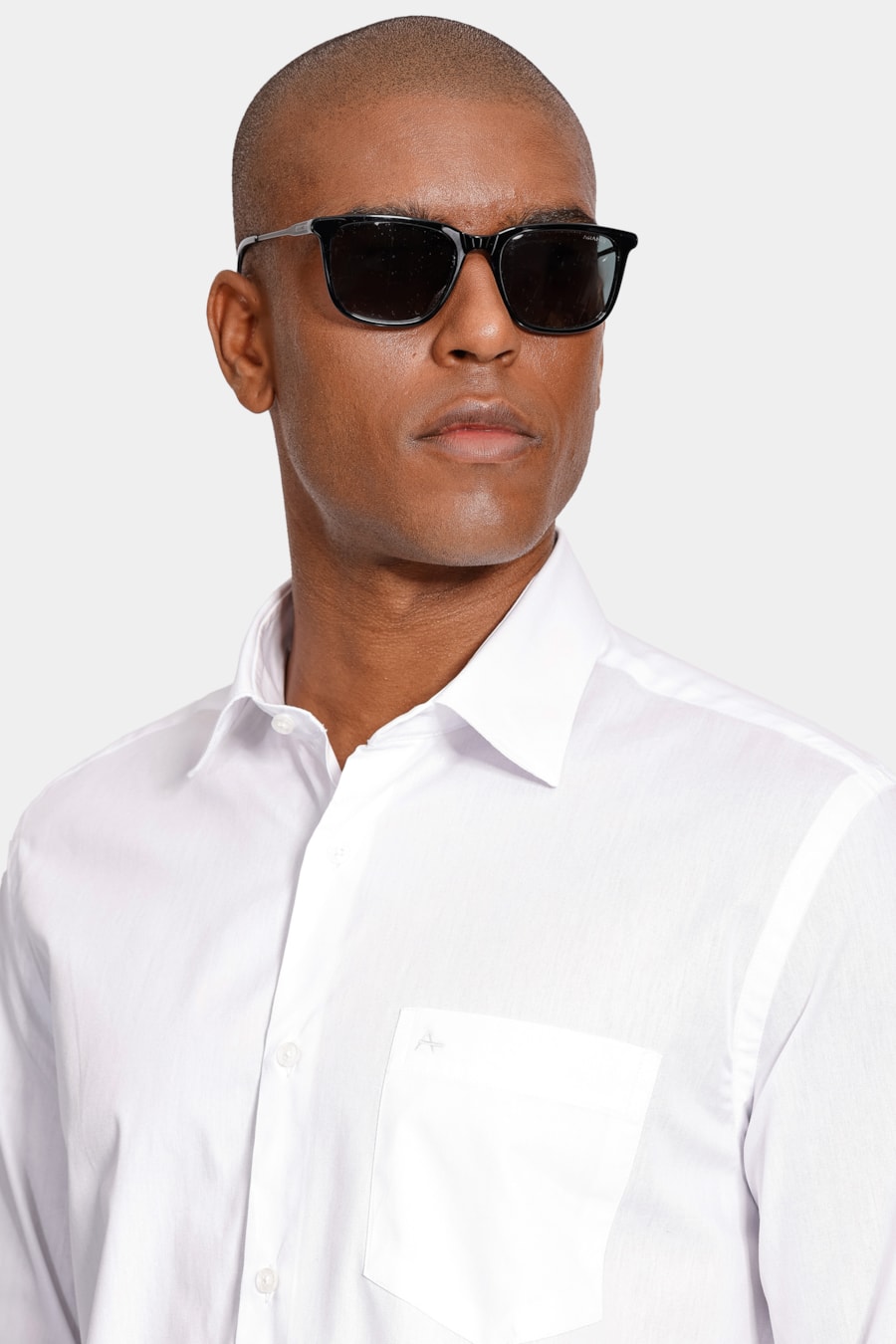 Camisa Regular em Tricoline Liso Com Bolso Branco — foto 3 de 3