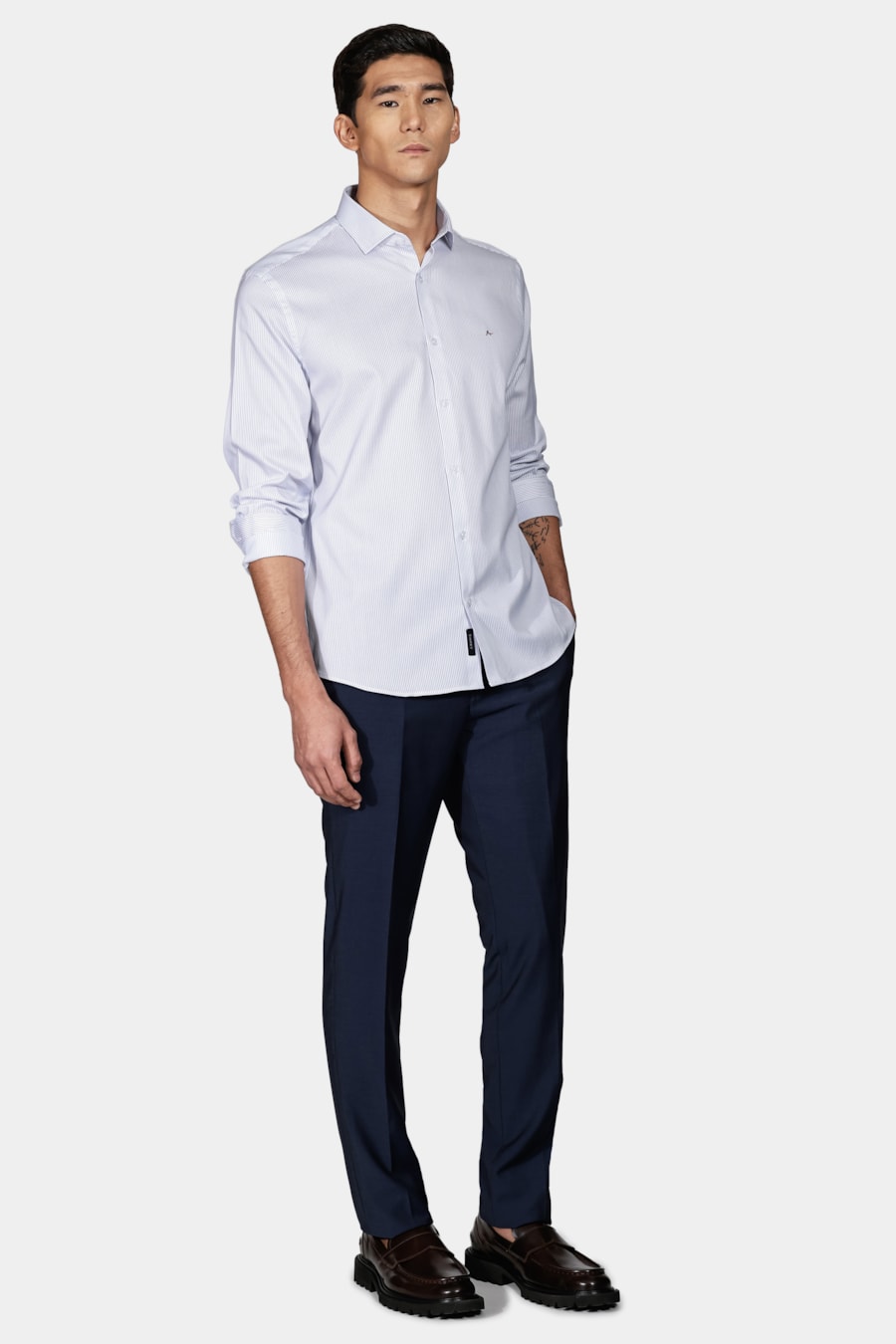 Camisa Regular Listrada Branco Com Marinho — foto 2 de 5