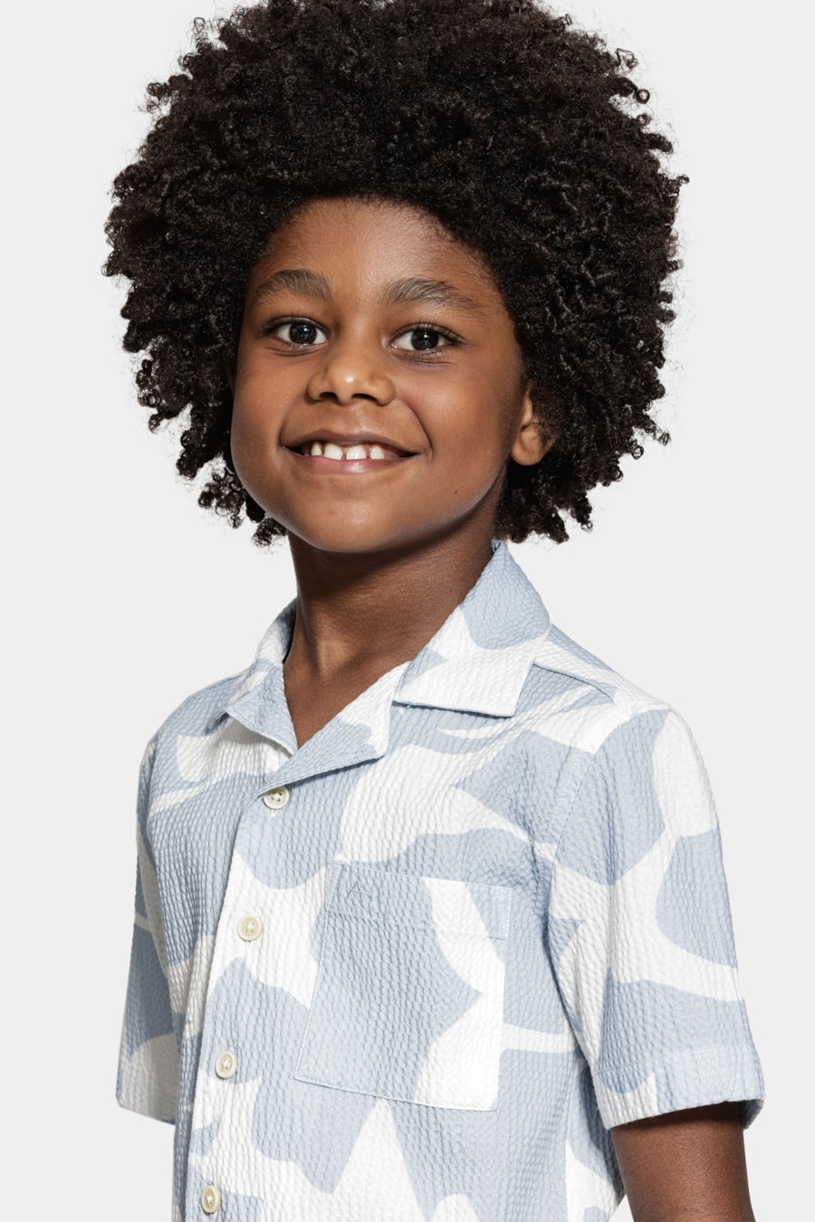 Camisa Regular Manga Curta Infantil Seersucker Azul Claro C/Branco — foto 3 de 8