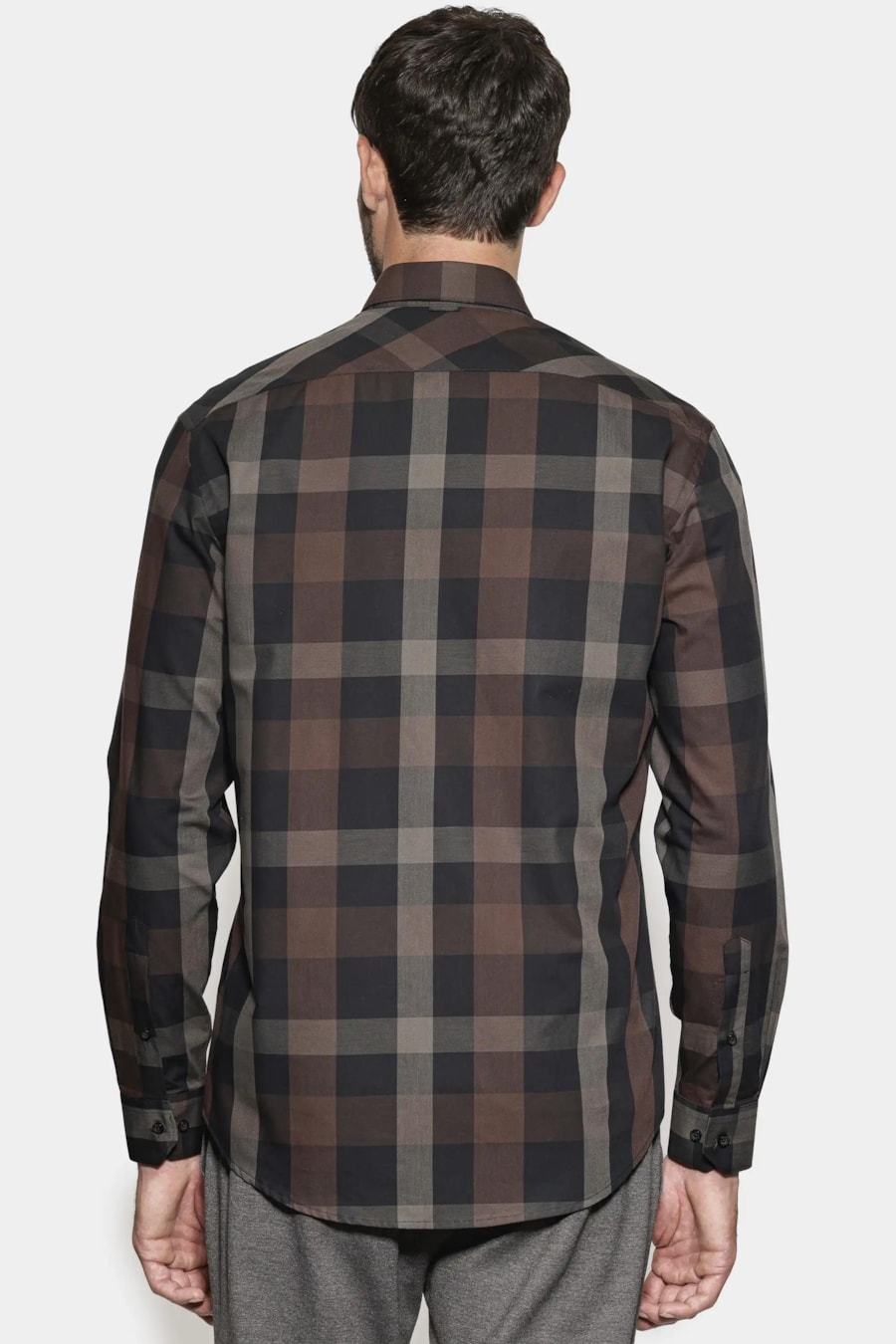 Camisa Regular Maxi Xadrez Café Com Preto — foto 5 de 7