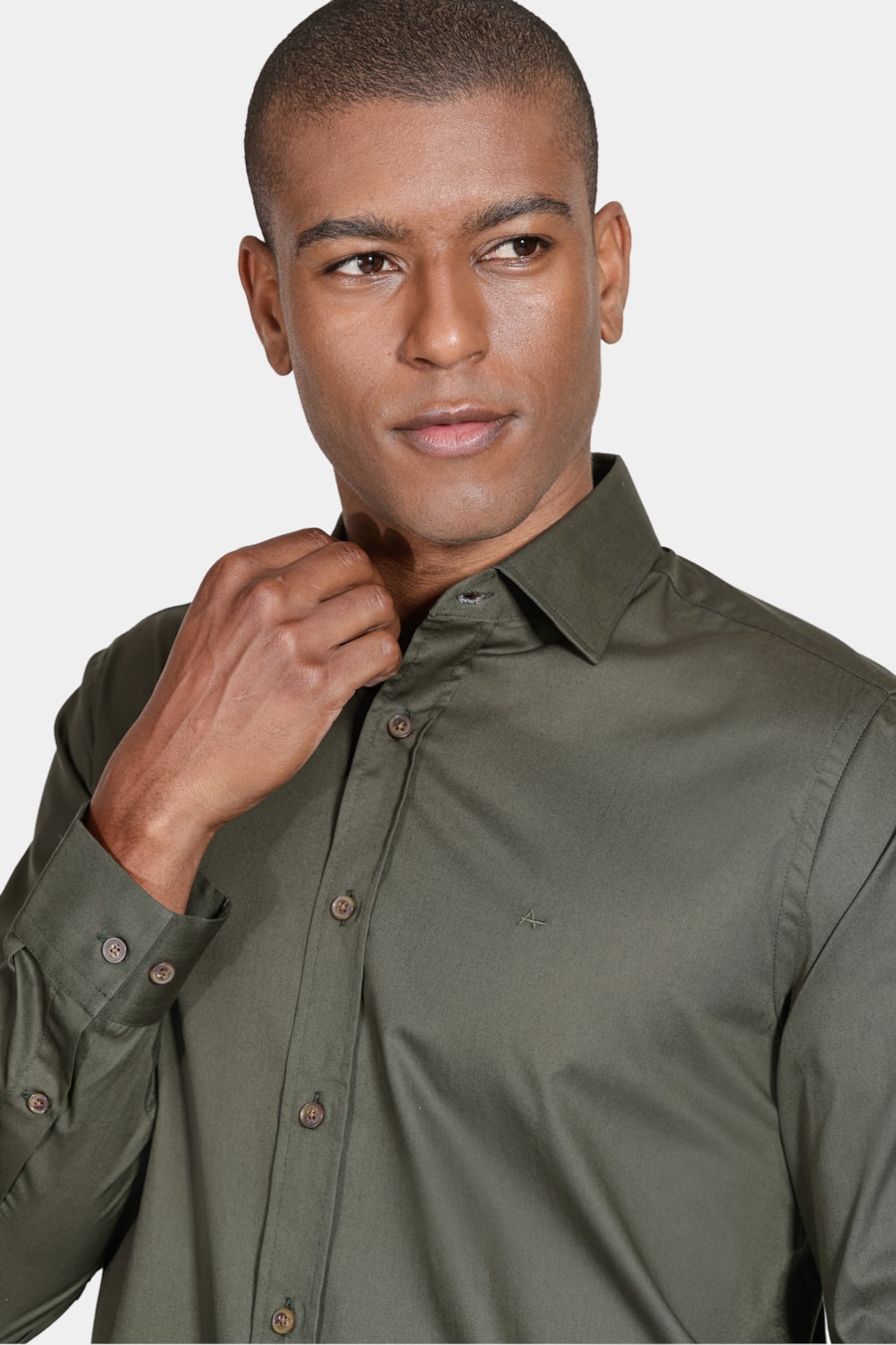 Camisa Regular Sarja de Algodão Egípcio Empire Verde Militar — foto 3 de 5