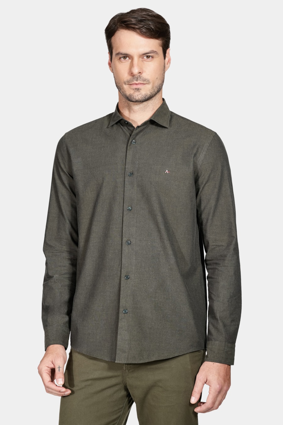 Camisa Slim Actually Liso Verde Militar — foto 1 de 6