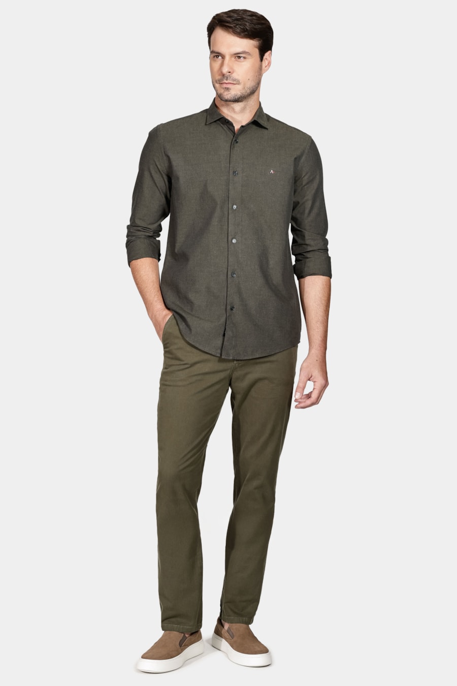 Camisa Slim Actually Liso Verde Militar — foto 2 de 6