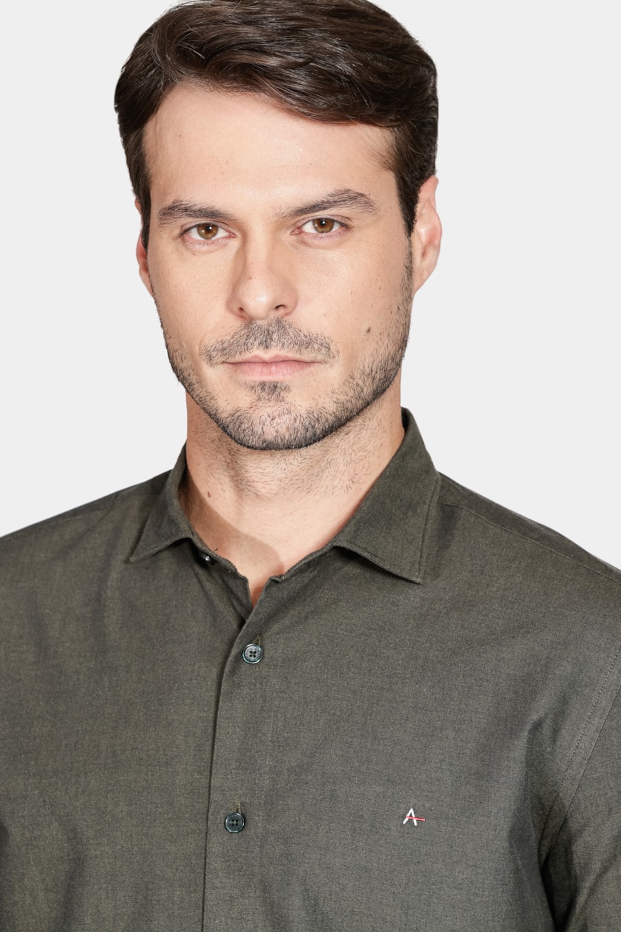 Camisa Slim Actually Liso Verde Militar — foto 3 de 6