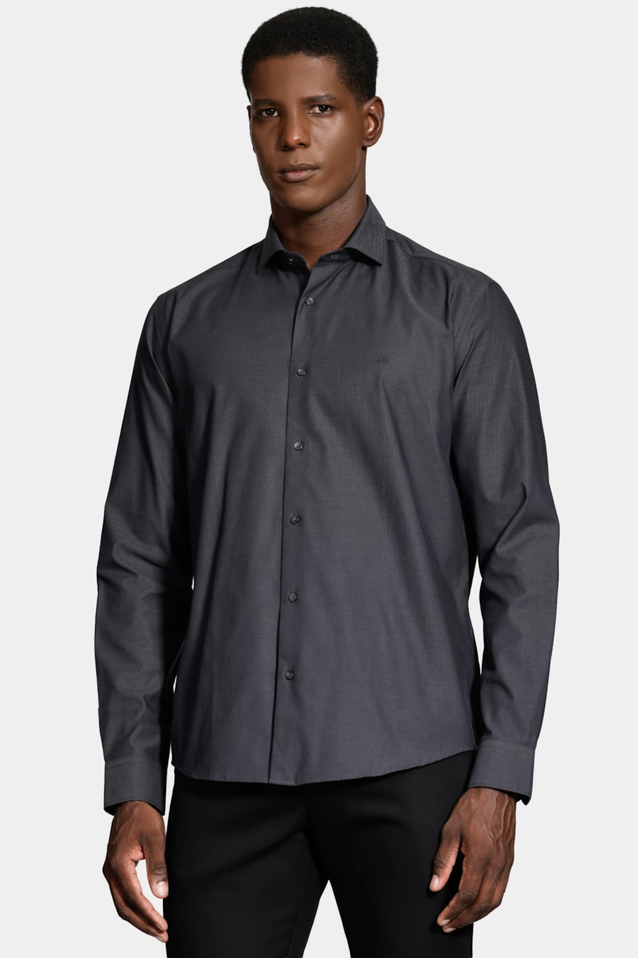 Camisa Slim Fio 50 Egipcio Petronas Cinza Escuro — foto 1 de 6