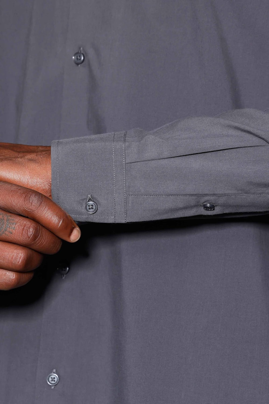 Camisa Slim Lisa Fio 60 Carbon Touch Chumbo — foto 3 de 6