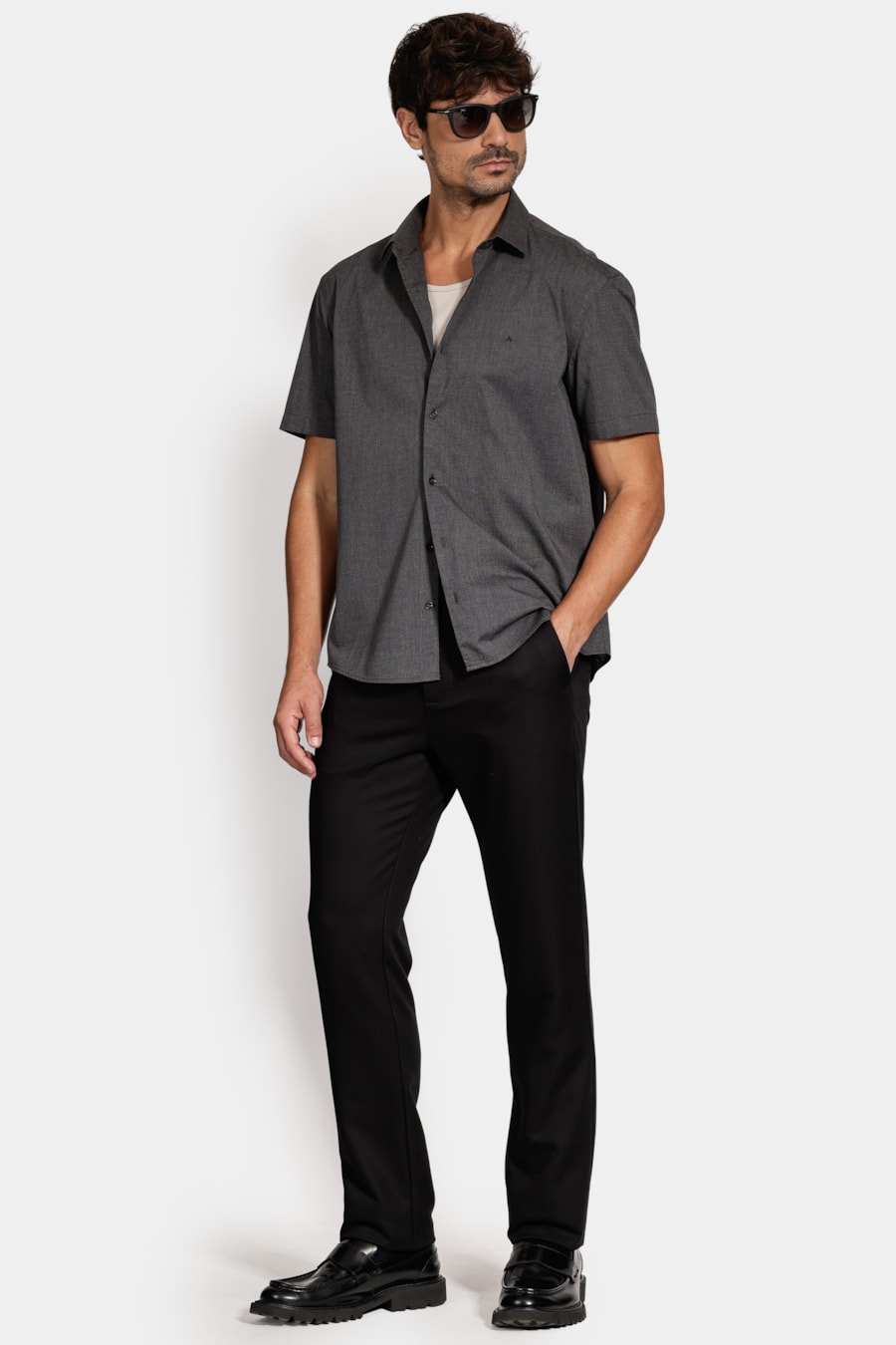Camisa Slim Manga Curta Fil a Fil Antilia Preto — foto 2 de 6