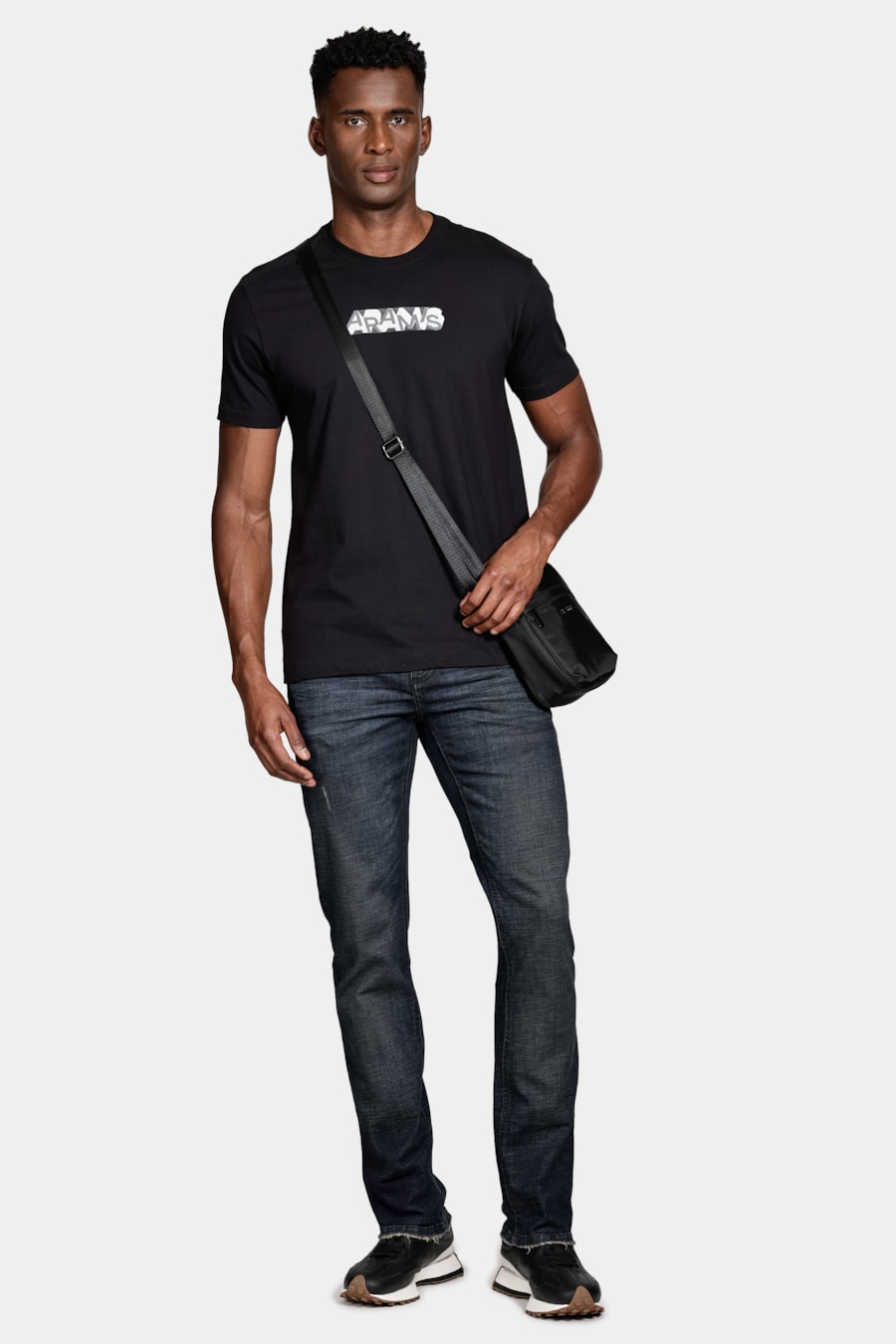 Camiseta Algodão Manga Curta Geometrica Preto — foto 2 de 5