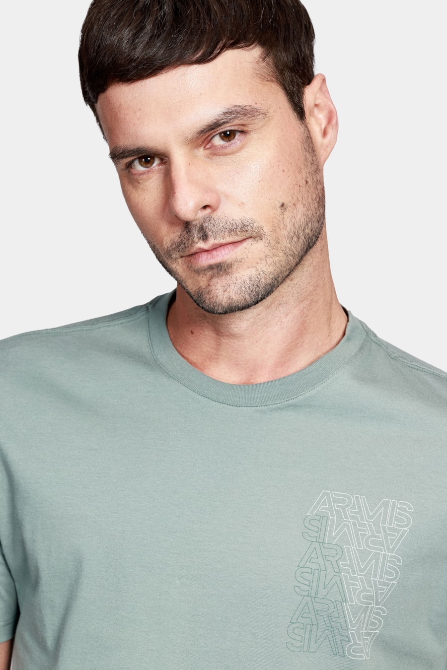 Camiseta Aramis Espelhado Outline Verde Eucalipto — foto 3 de 4