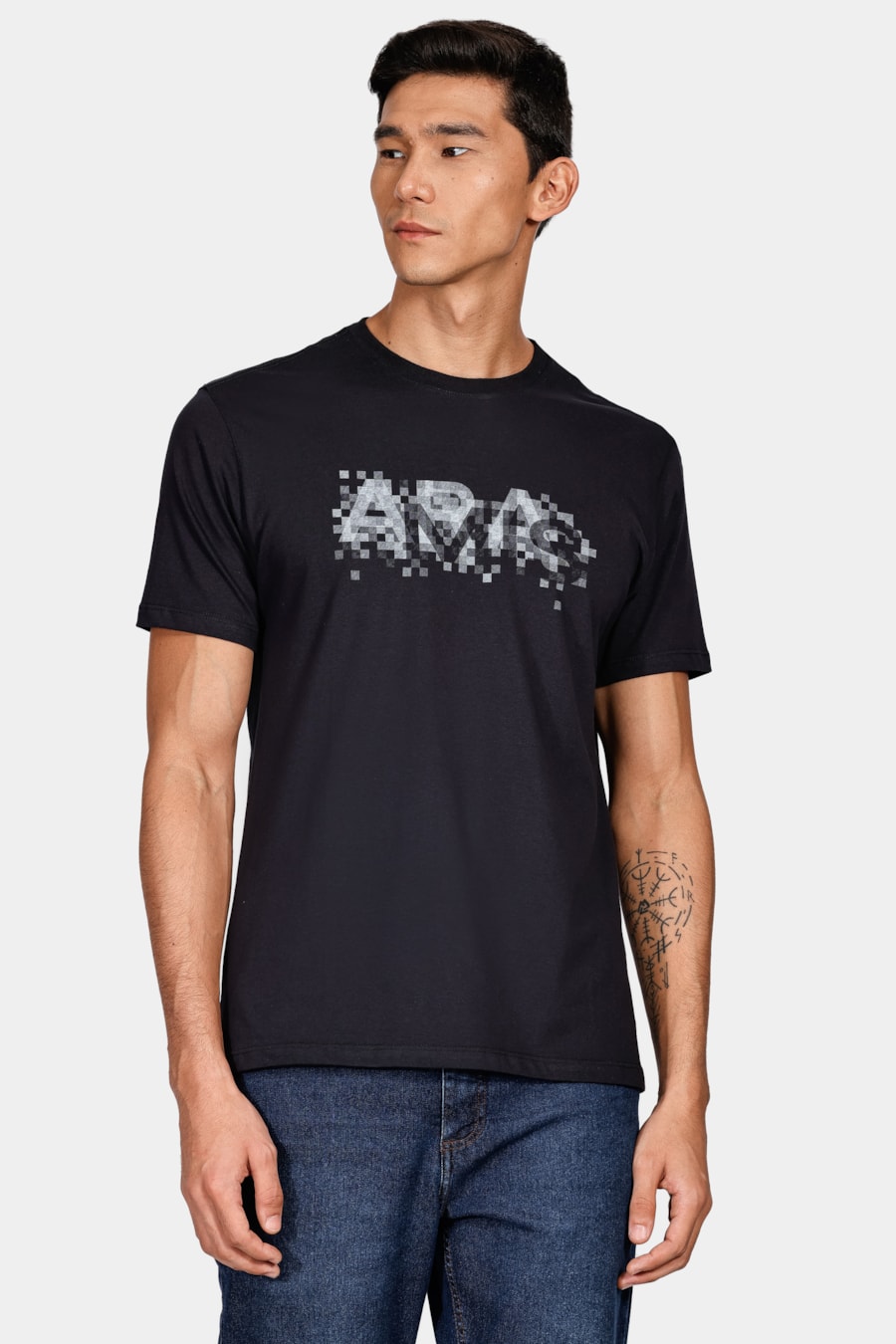 Camiseta Aramis Pixel Fade Preto — foto 1 de 4