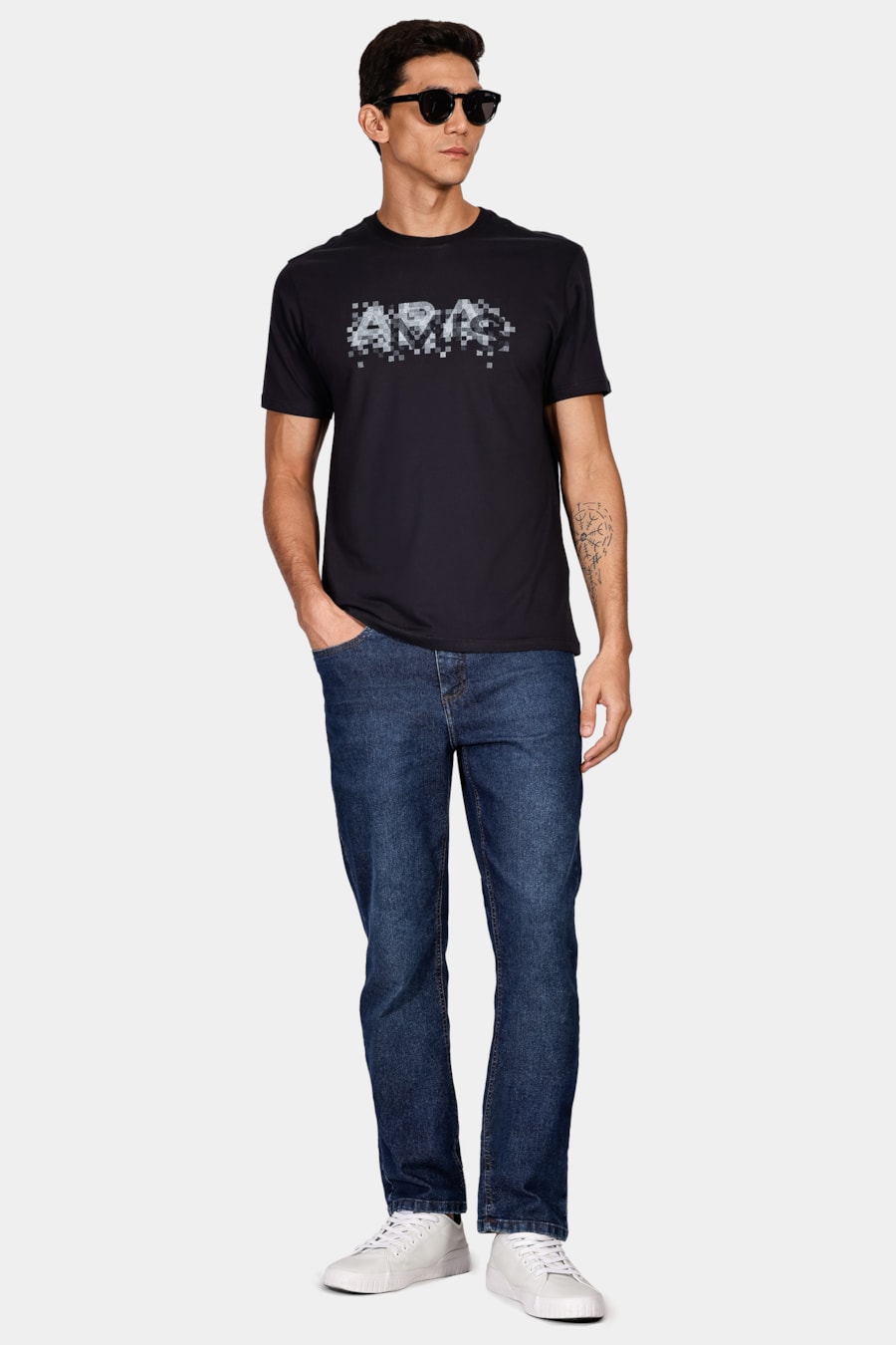 Camiseta Aramis Pixel Fade Preto — foto 2 de 4