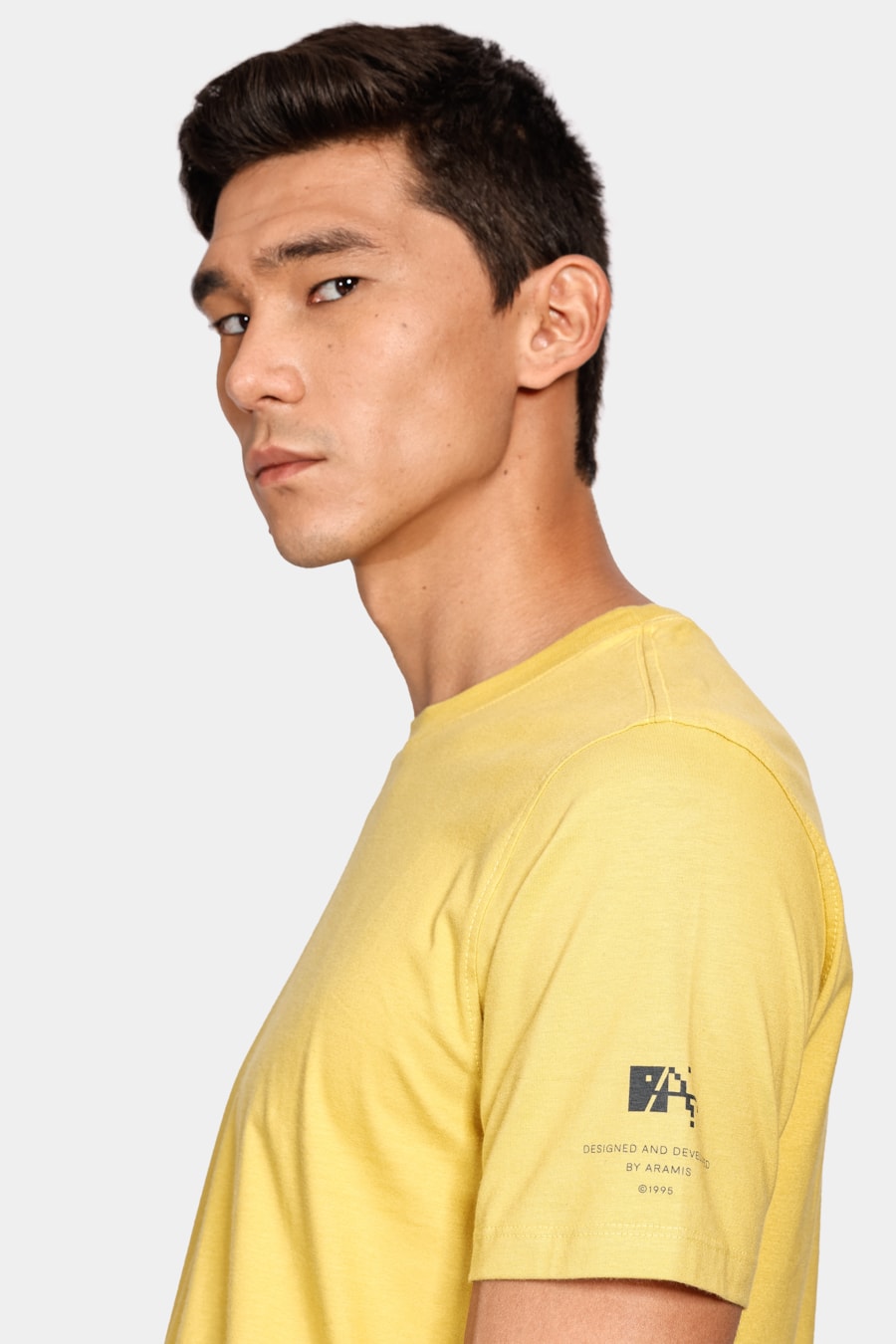 Camiseta Aramis Pixel Manga Amarelo Mostarda — foto 3 de 4