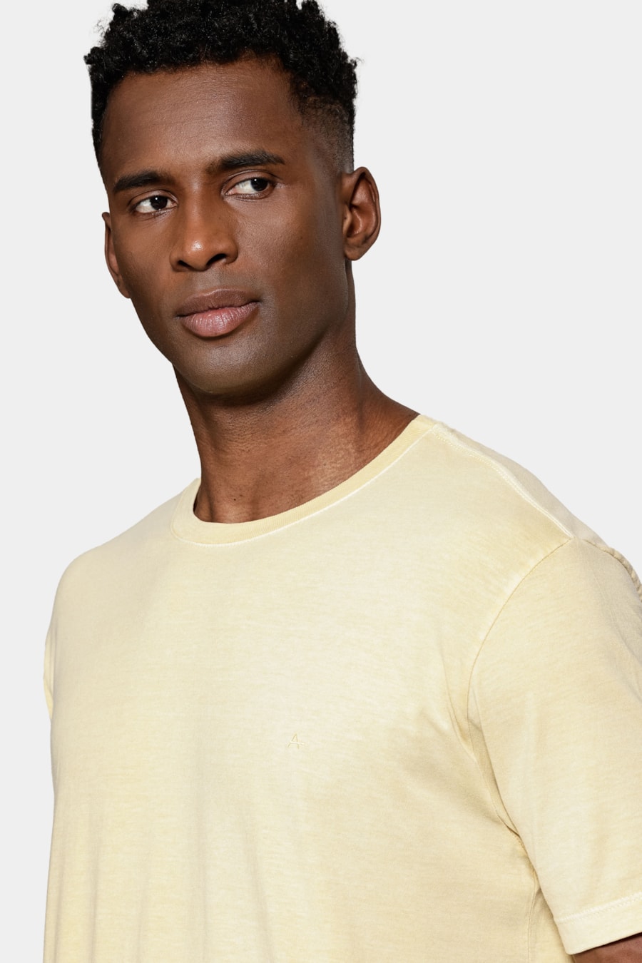 Camiseta Básica Algodão Manga Curta Bordado Amarelo Medio — foto 3 de 5