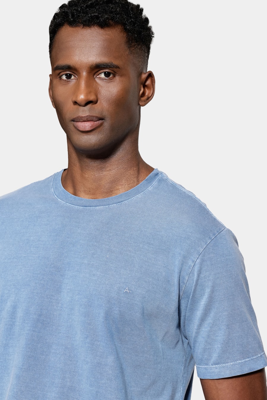 Camiseta Básica Algodão Manga Curta Bordado Azul Forte — foto 3 de 5