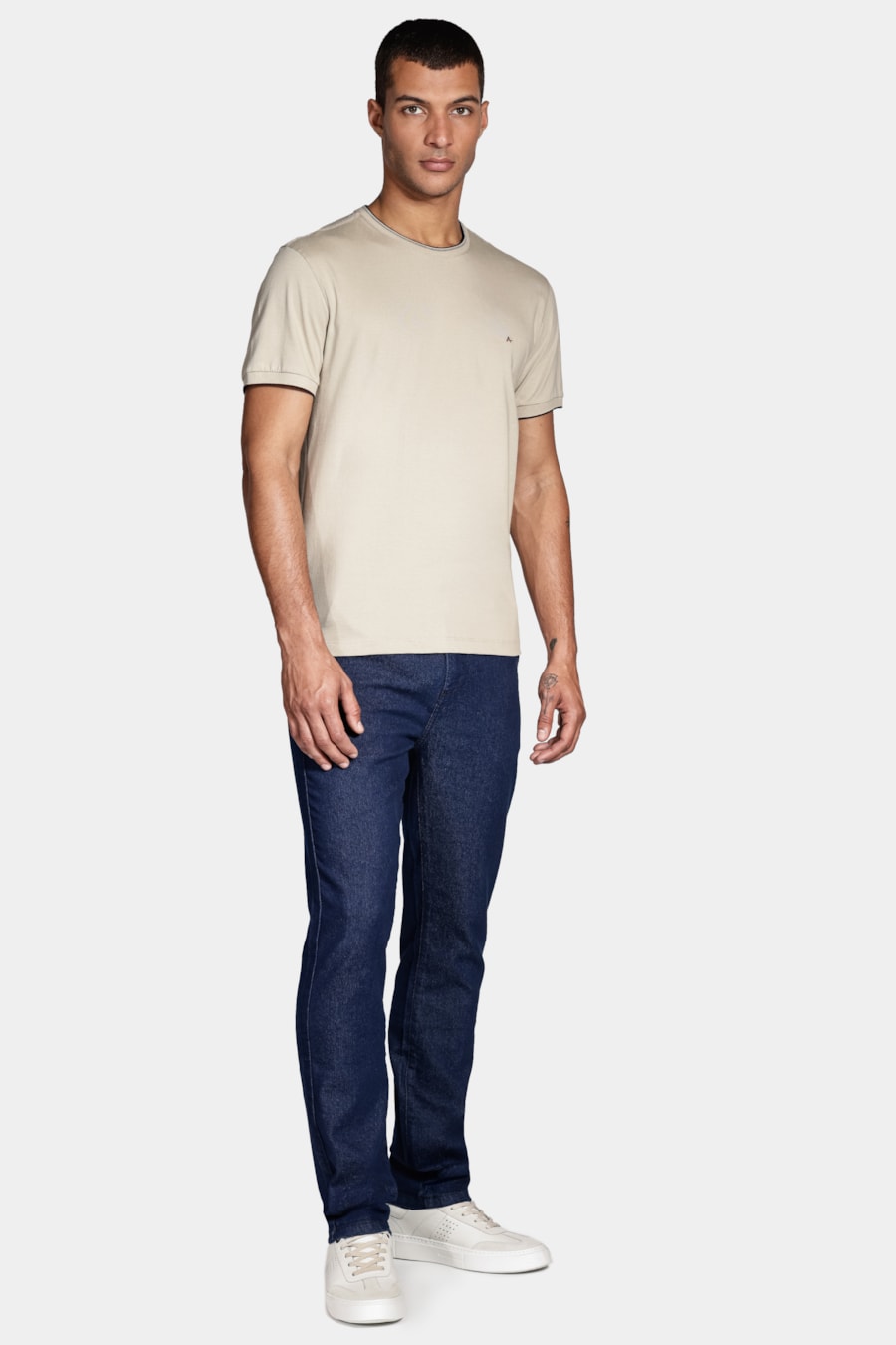 Camiseta Básica Friso na Gola Amendoa — foto 2 de 5