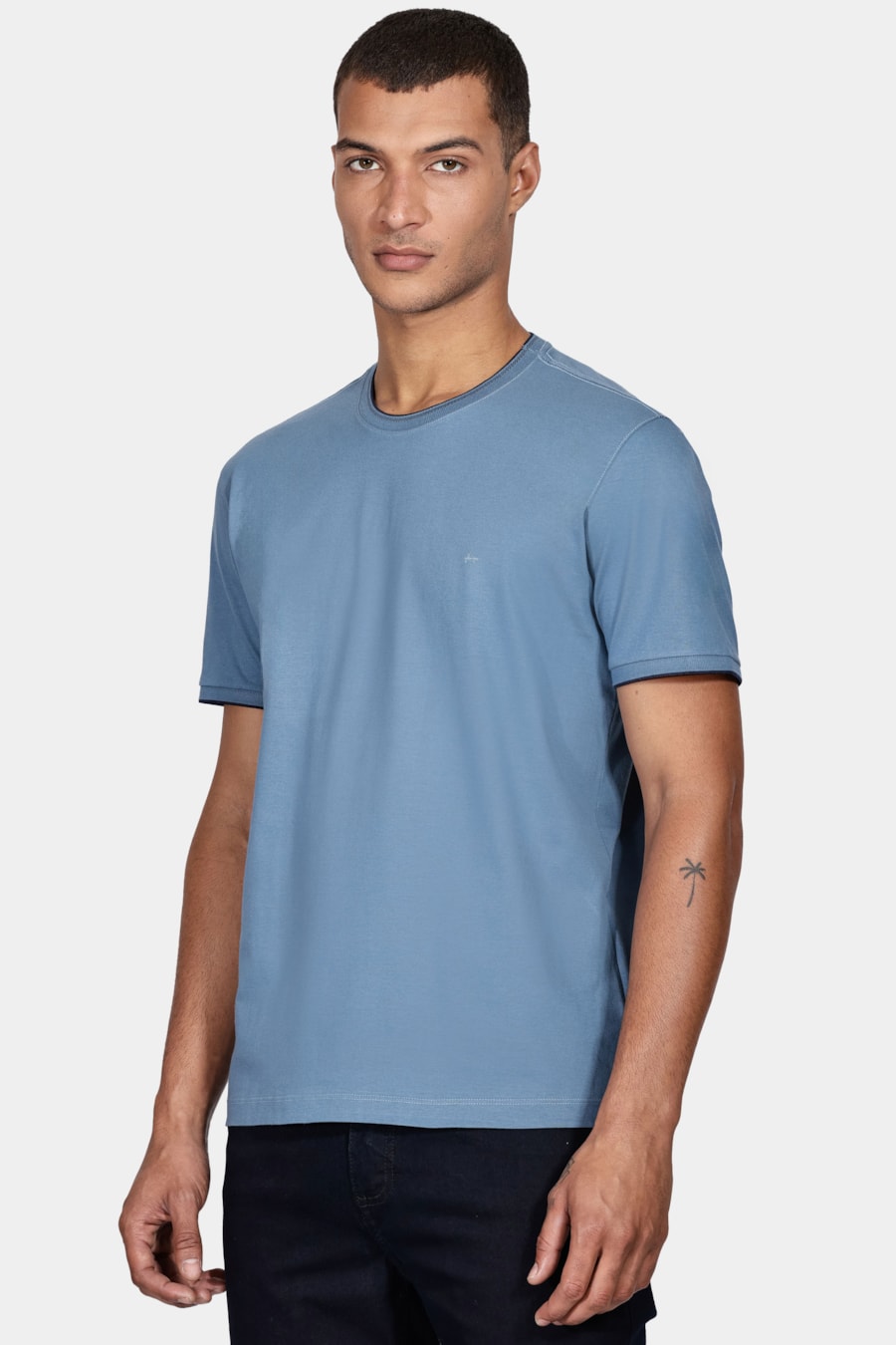Camiseta Básica Friso na Gola Azul Alumínio — foto 1 de 7