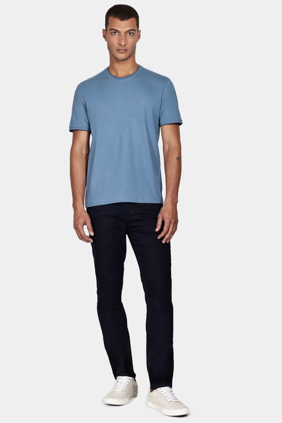 Camiseta Básica Friso na Gola Azul Alumínio — foto 2 de 7