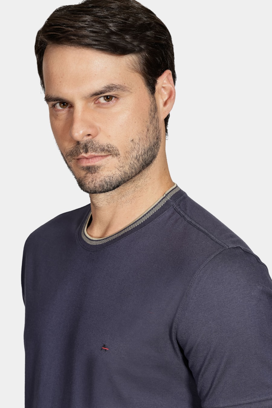 Camiseta Básica Friso na Gola Azul Marinho — foto 3 de 6