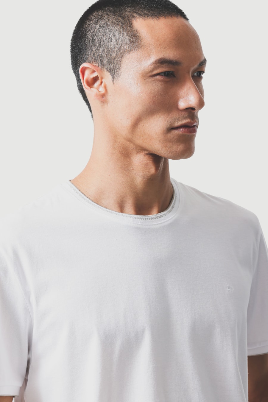 Camiseta Básica Friso na Gola Branco — foto 3 de 5