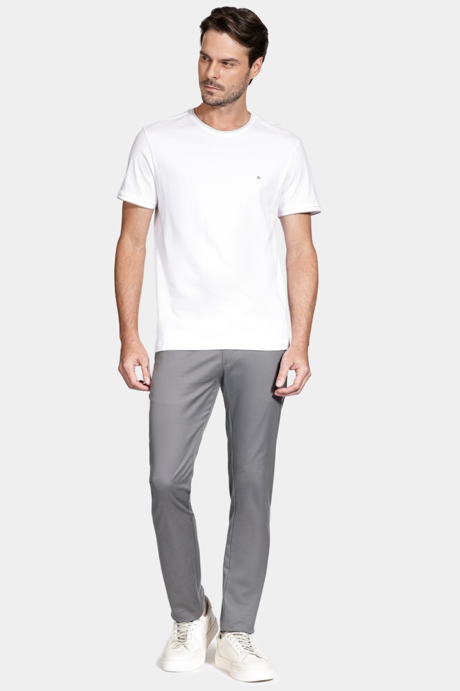 Camiseta Básica Friso na Gola Branco C/ Cinza Claro — foto 2 de 5