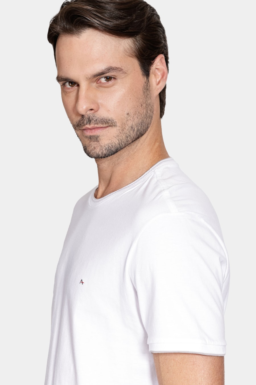 Camiseta Básica Friso na Gola Branco C/ Cinza Claro — foto 3 de 5