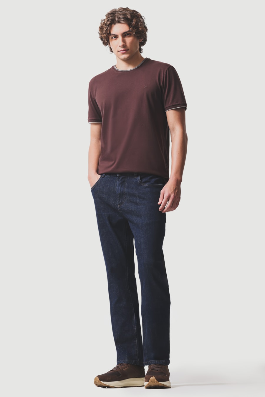 Camiseta Básica Friso na Gola Burgundy 118 — foto 2 de 5