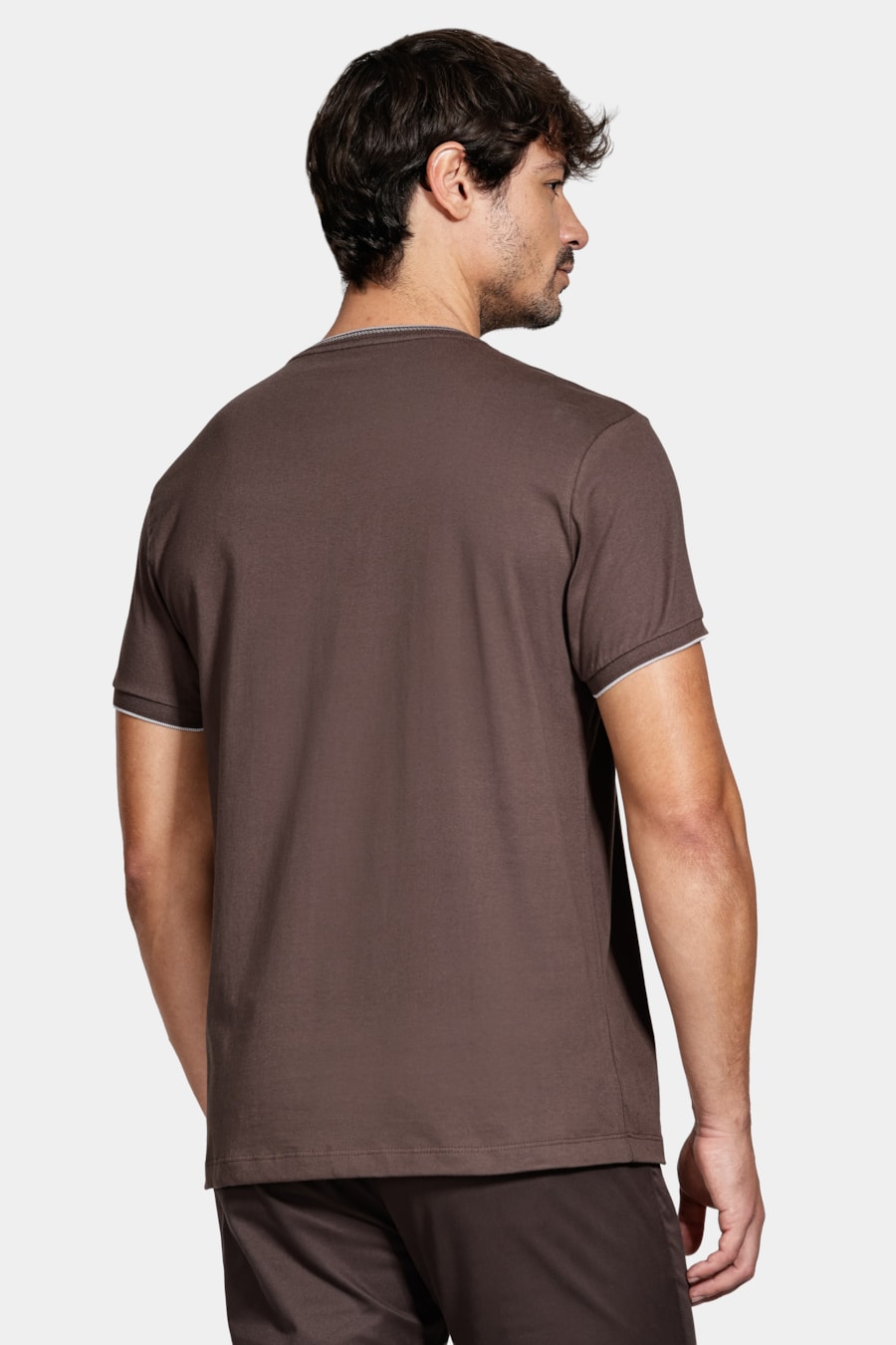 Camiseta Básica Friso na Gola Cafe C/ Cinza Claro — foto 4 de 5