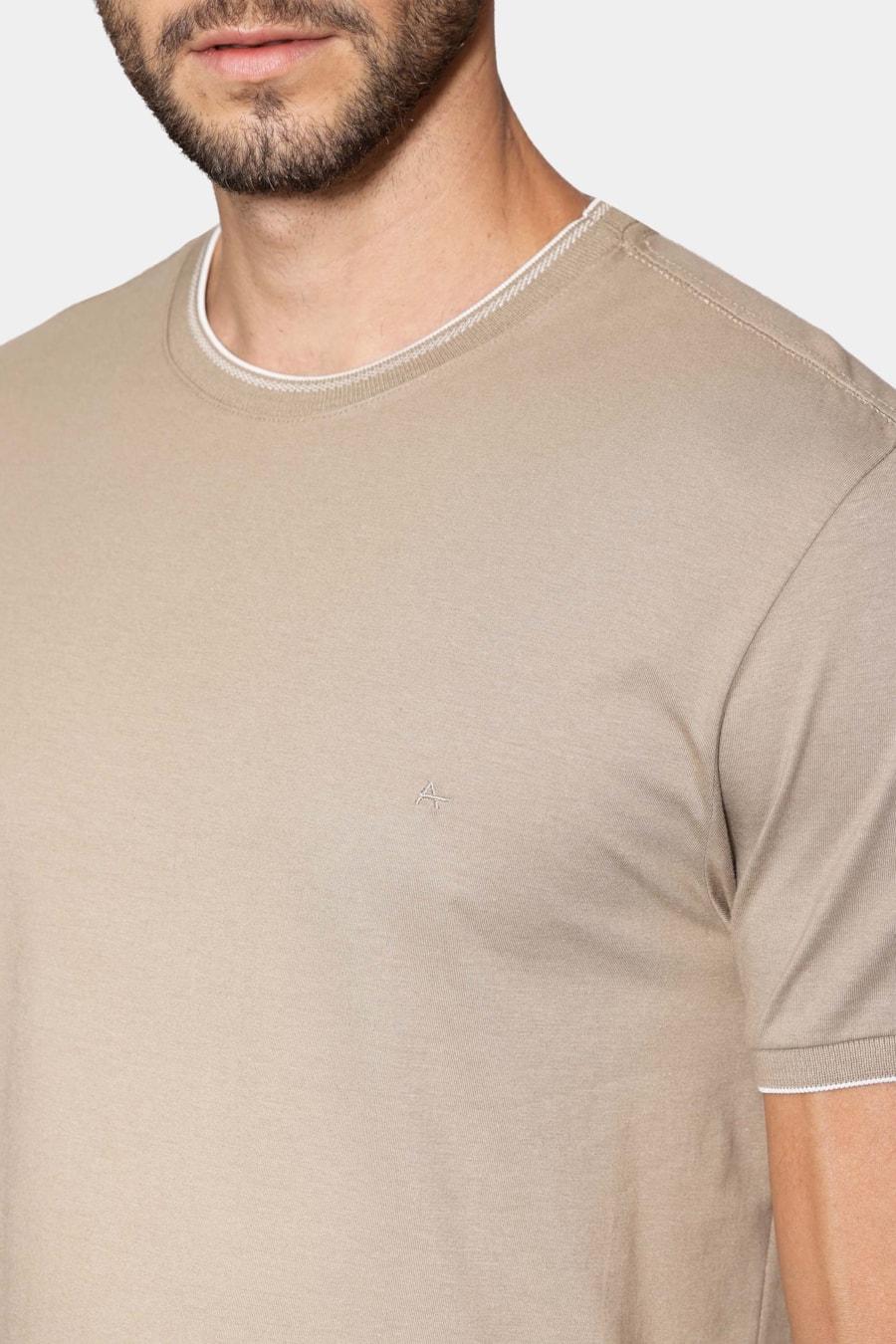 Camiseta Básica Friso na Gola Fendi 117 — foto 3 de 6